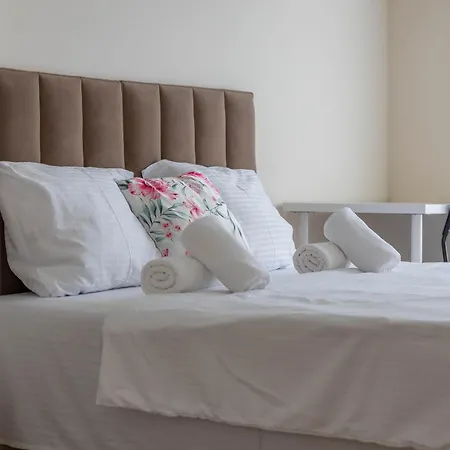 Miedza - Targowek, Metro Trocka Apartment Warsaw