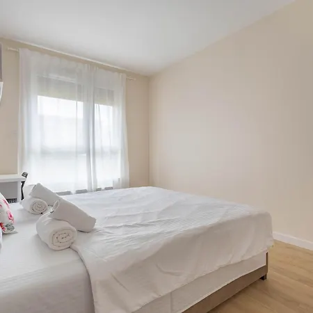Apartment Miedza - Targowek, Metro Trocka